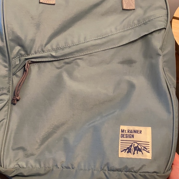 Mt. Rainier Design Backpack 🎒 - Picture 7 of 8